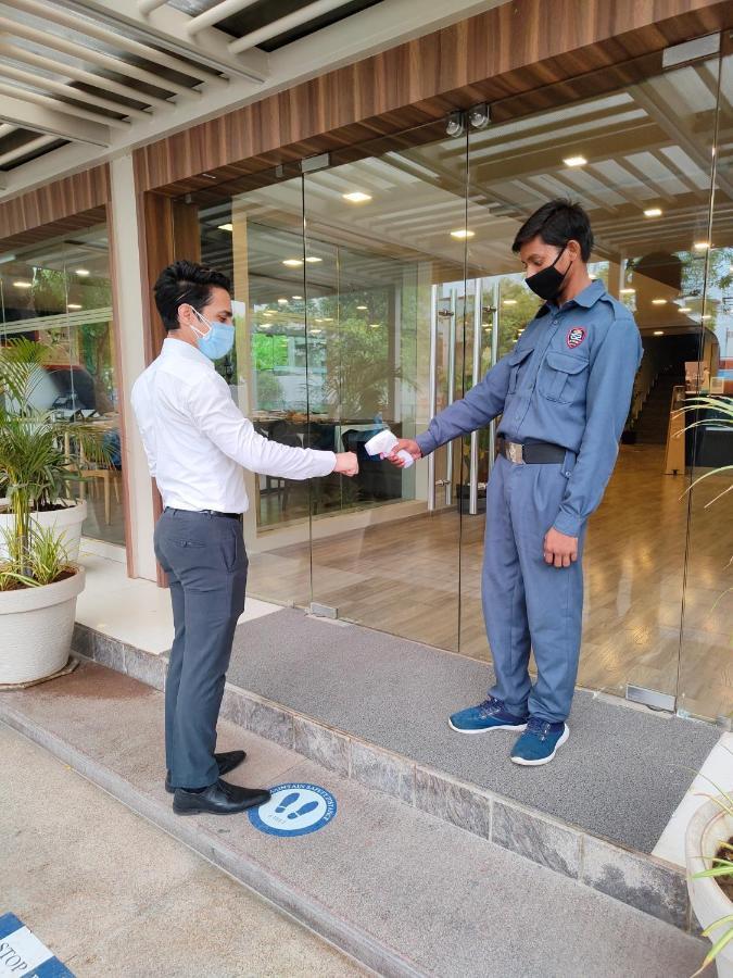 Kanak Beacon Hotel - Ashram Road Ahmedabad Eksteriør bilde